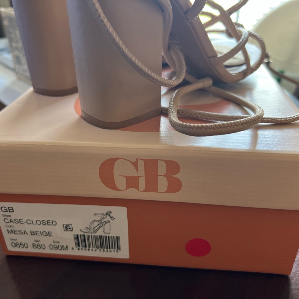 Gianni Bini Cream Heels Elegant Design